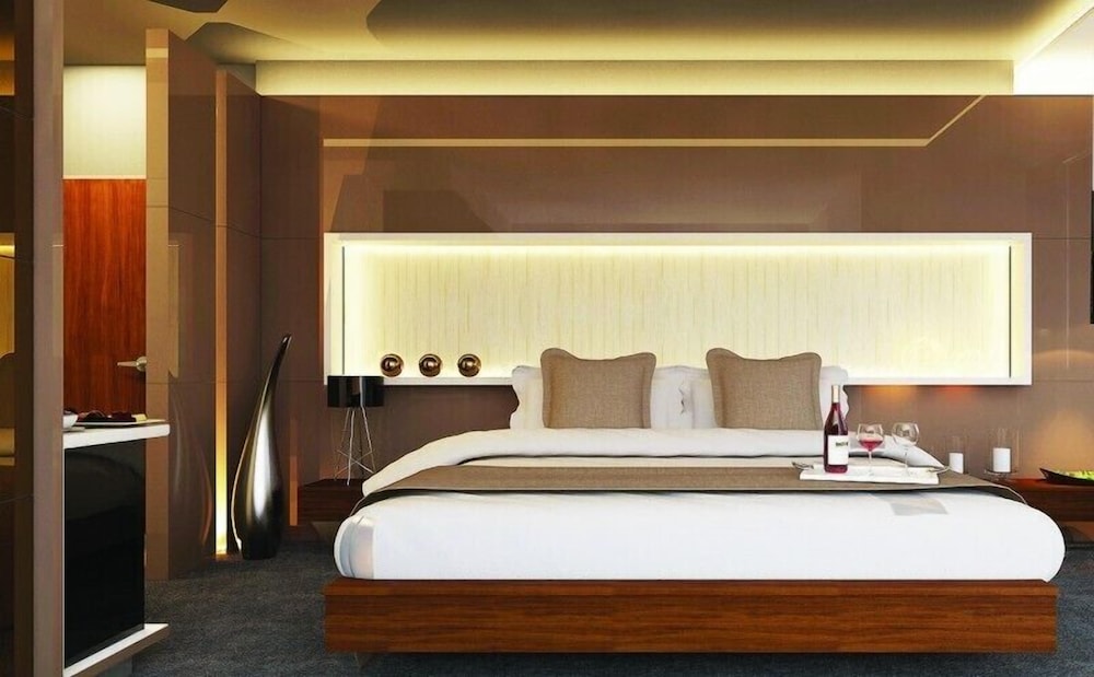 Majura Hotel 17/50