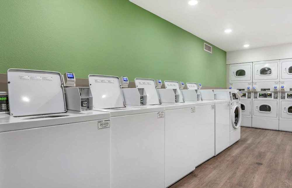WoodSpring Suites Portland North Gresham 44/53