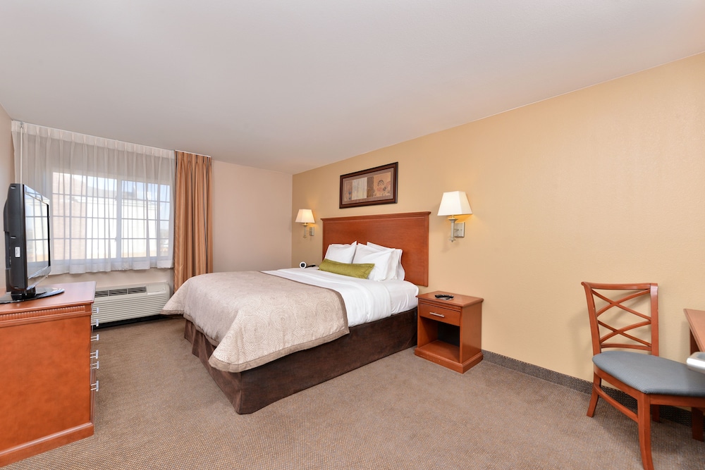 CANDLEWOOD SUITES WILLISTON 14/77