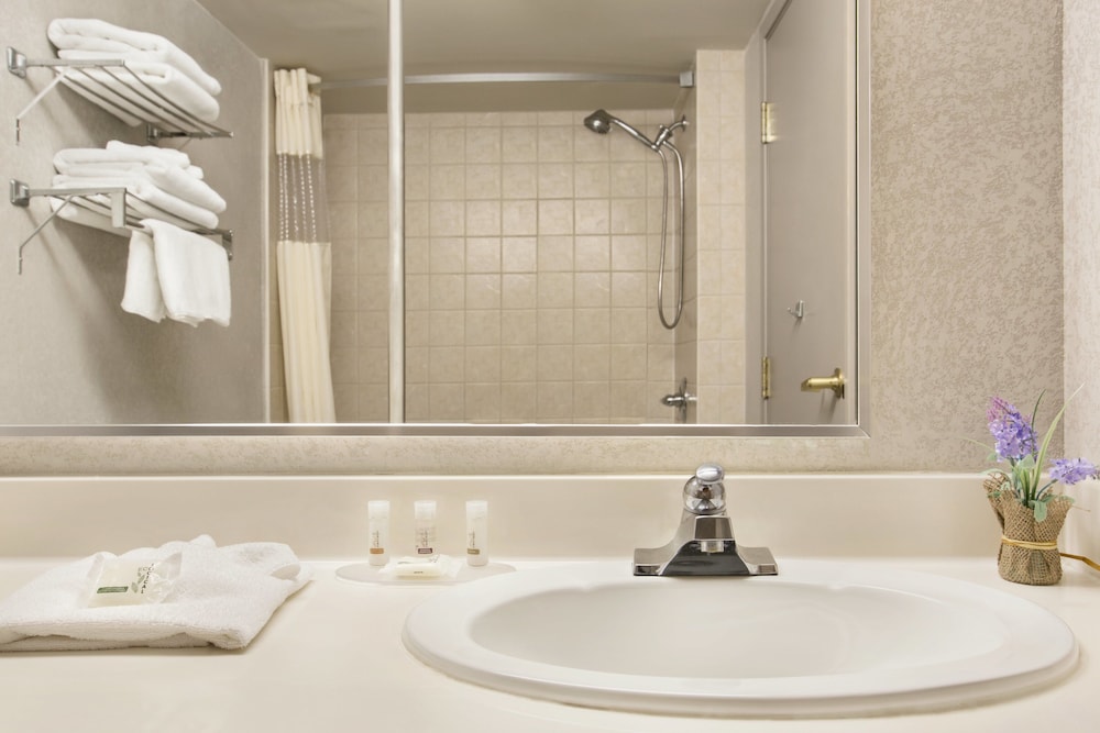 Days Inn by Wyndham Ottawa Airport 44/48