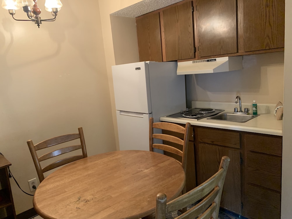 Oak Square Condominiums 38/50