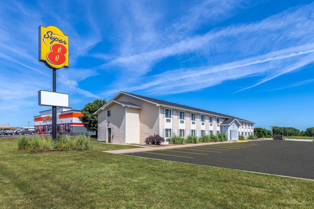 Super 8 By Wyndham El Dorado 6/32