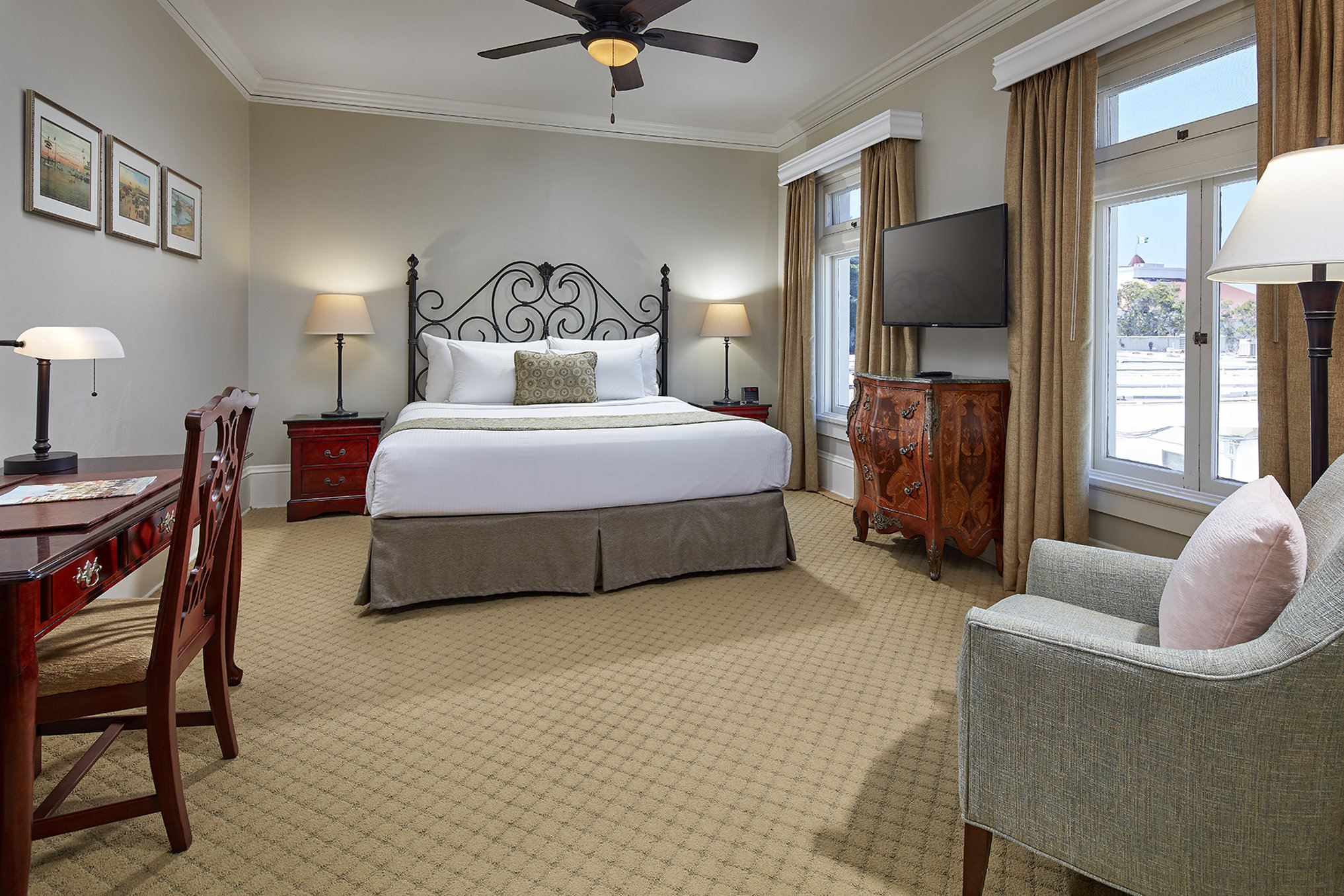 Glorietta Bay Inn 24/78