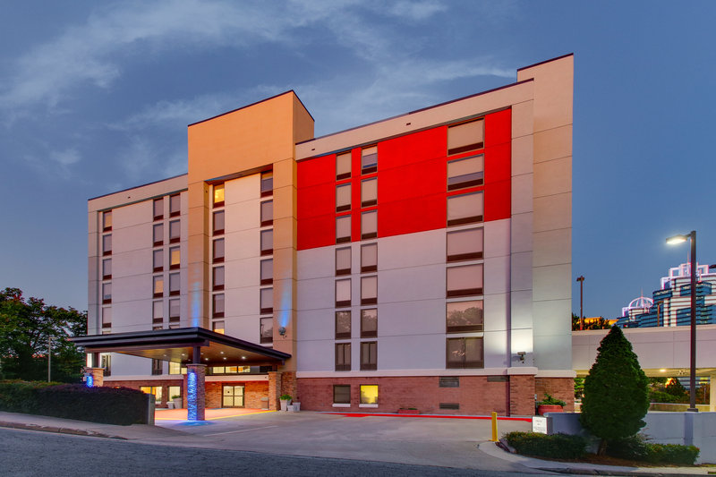 Holiday Inn Express & Suites Atlanta N-Perimeter Mall Area, an IHG Hotel 2/26