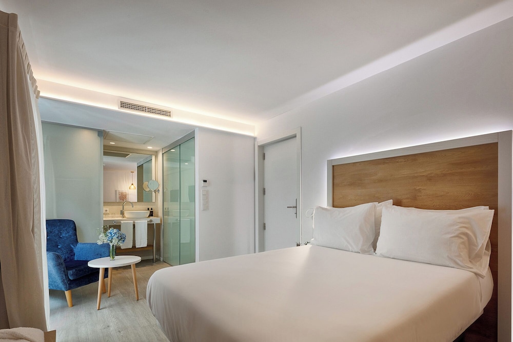 ROOM, SINGLE