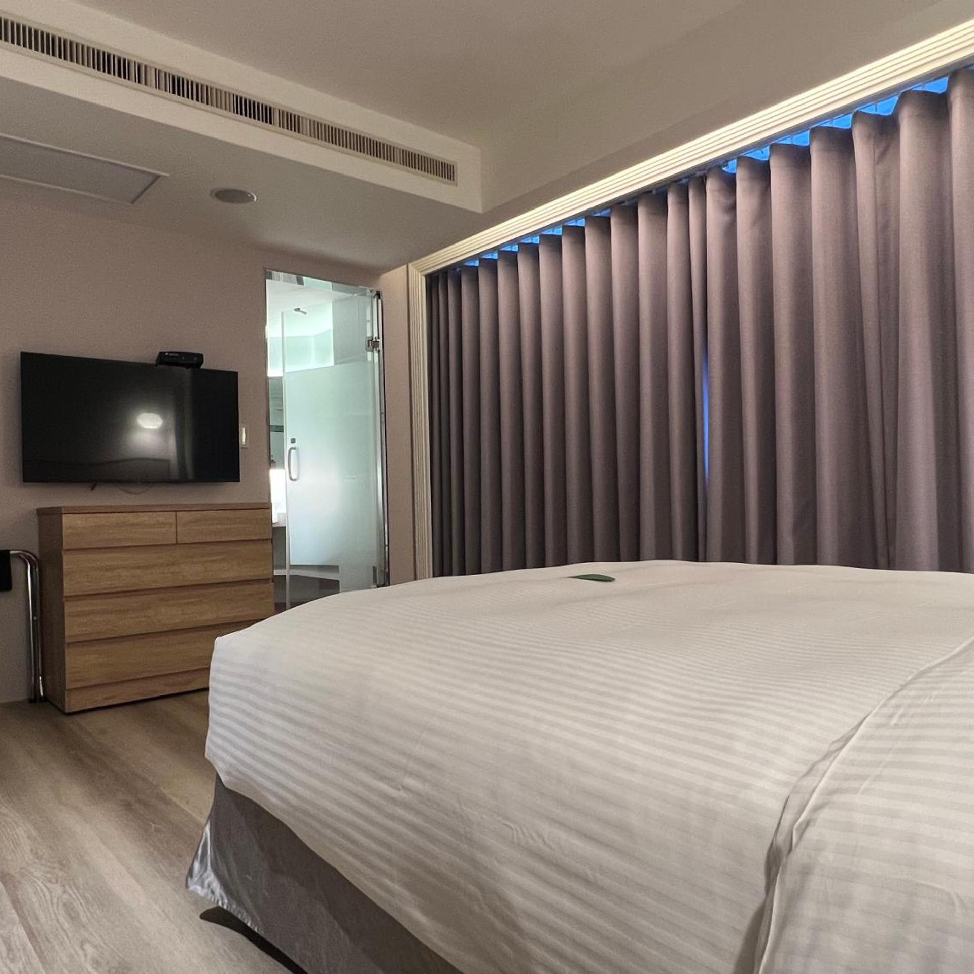 Deluxe, Double Bed, Bathtub