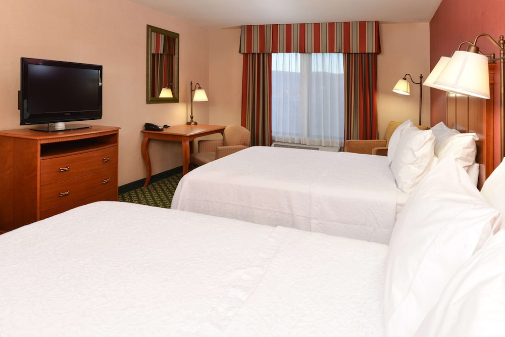 Hampton Inn & Suites Casper 19/34