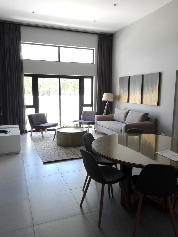 The Residency Sandhurst 45/60