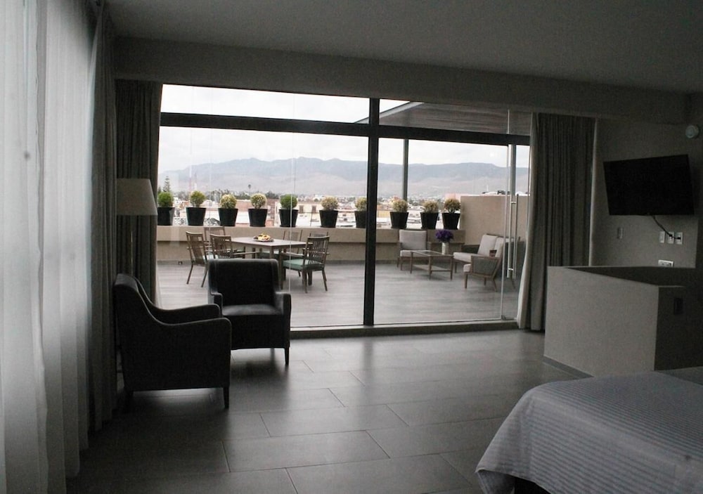 Gran Hotel Concordia 39/42