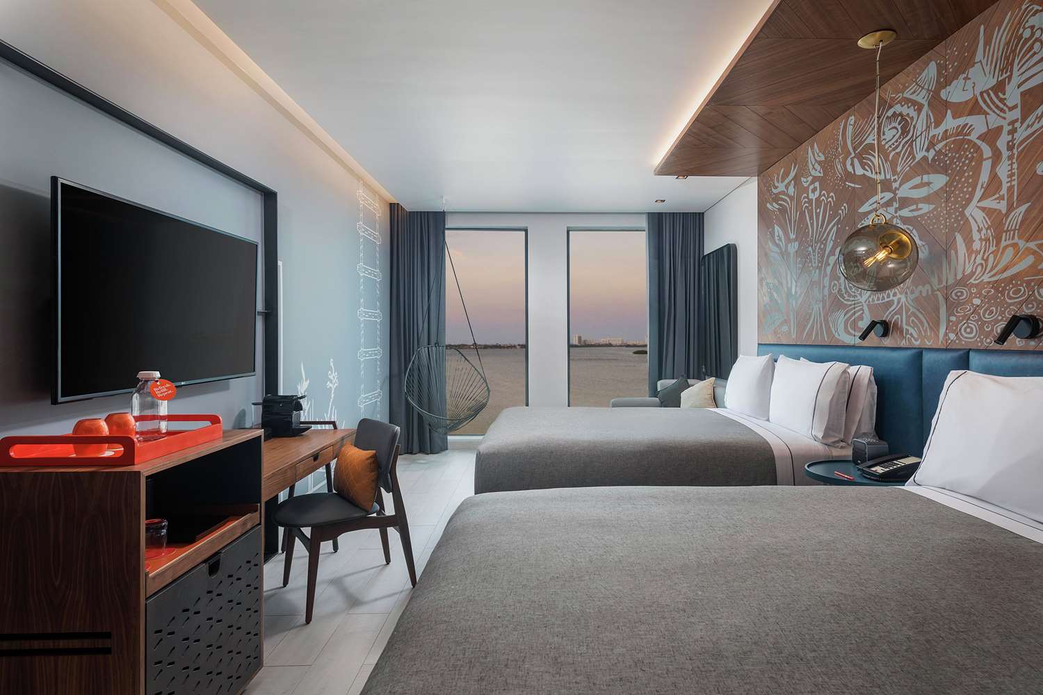 SUNSET, PREMIUM, 2 QUEEN BEDS, BAY VIEW