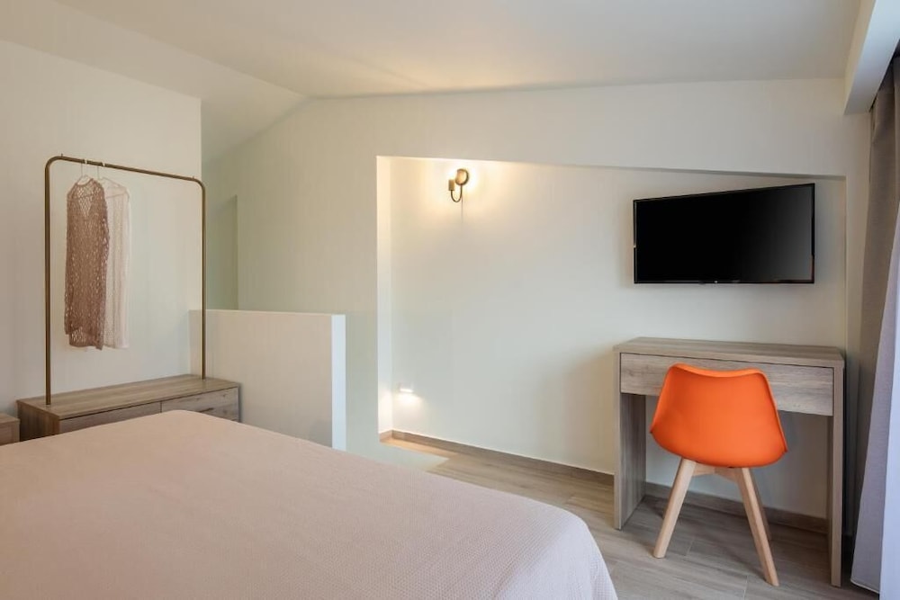 Aetherion Studios & Suites 58/65