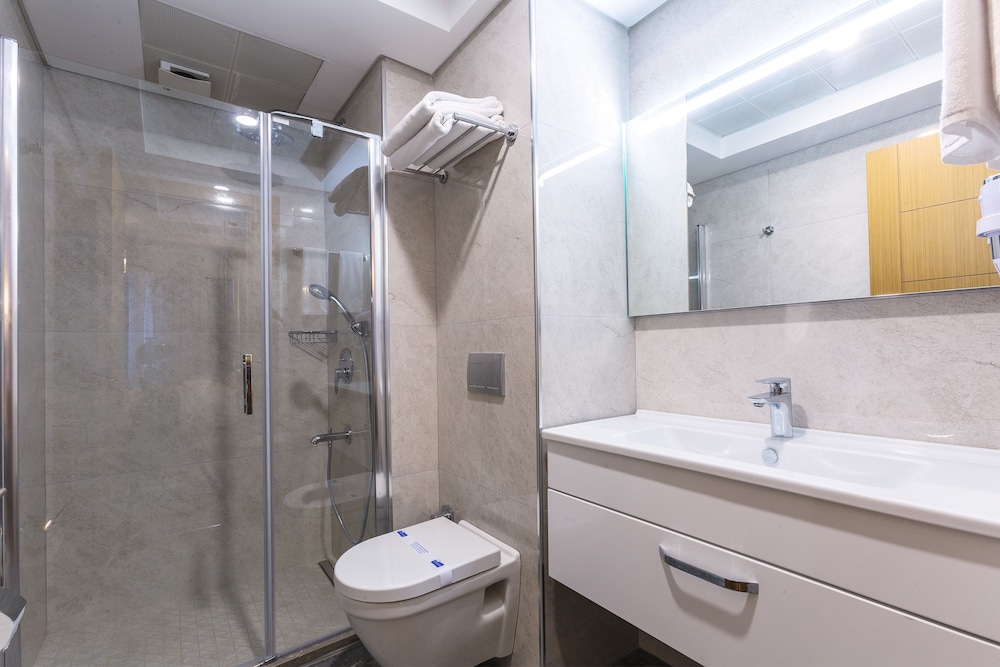 Obelisk Hotel & Suites 13/63