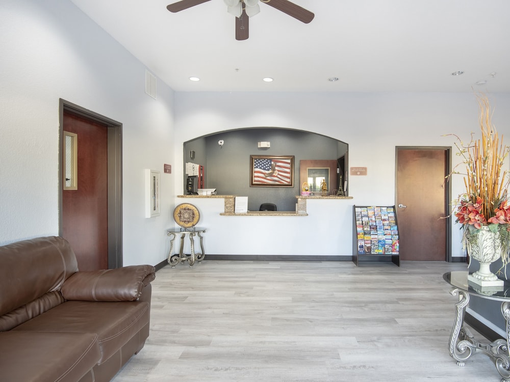 Lobby at OYO Townhouse Clute Lake Jackson, CLUTE - TX