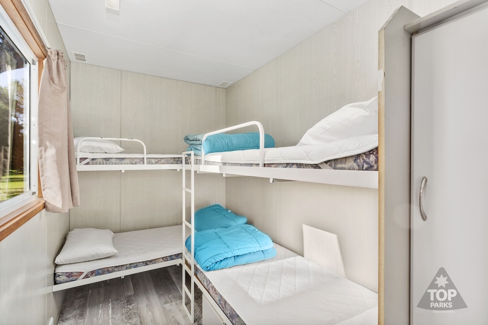 Victor Harbor Holiday & Cabin Park 22/46
