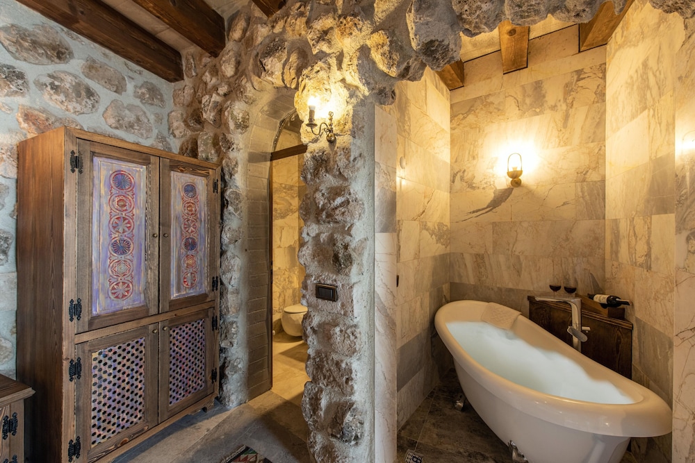 Foremanson Cave Hotel 45/50