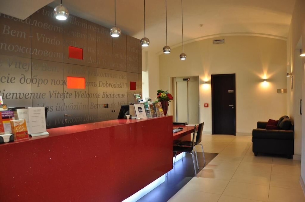 Red And Blue Design Hotel Prague 7/57