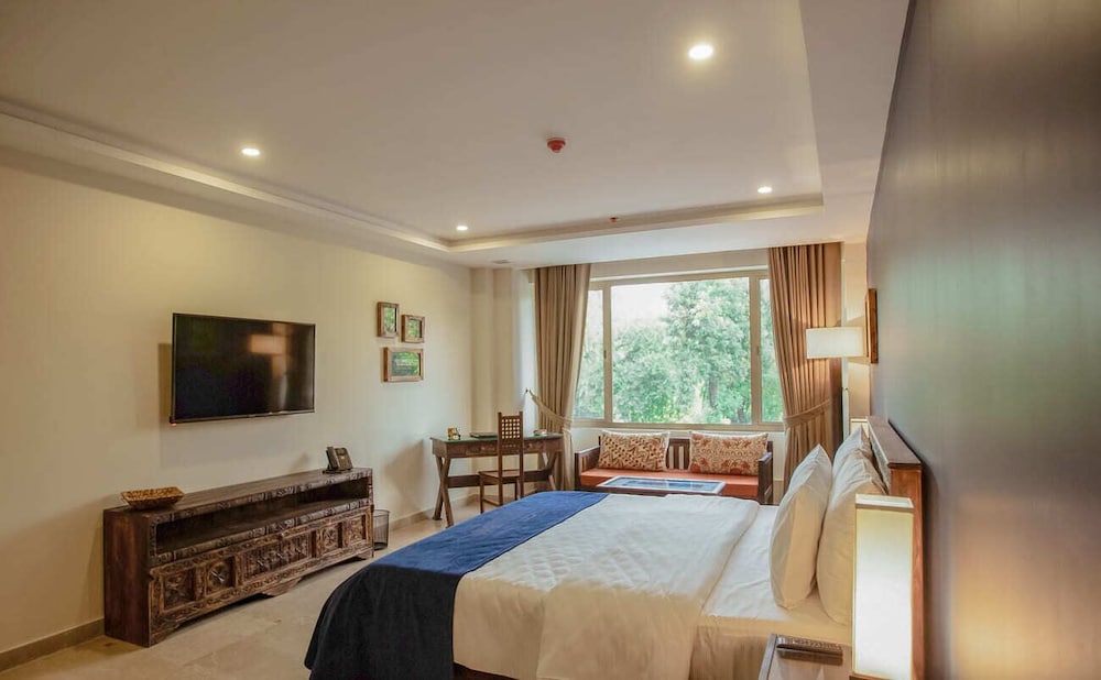 Roomy Signature Hotel 23/40