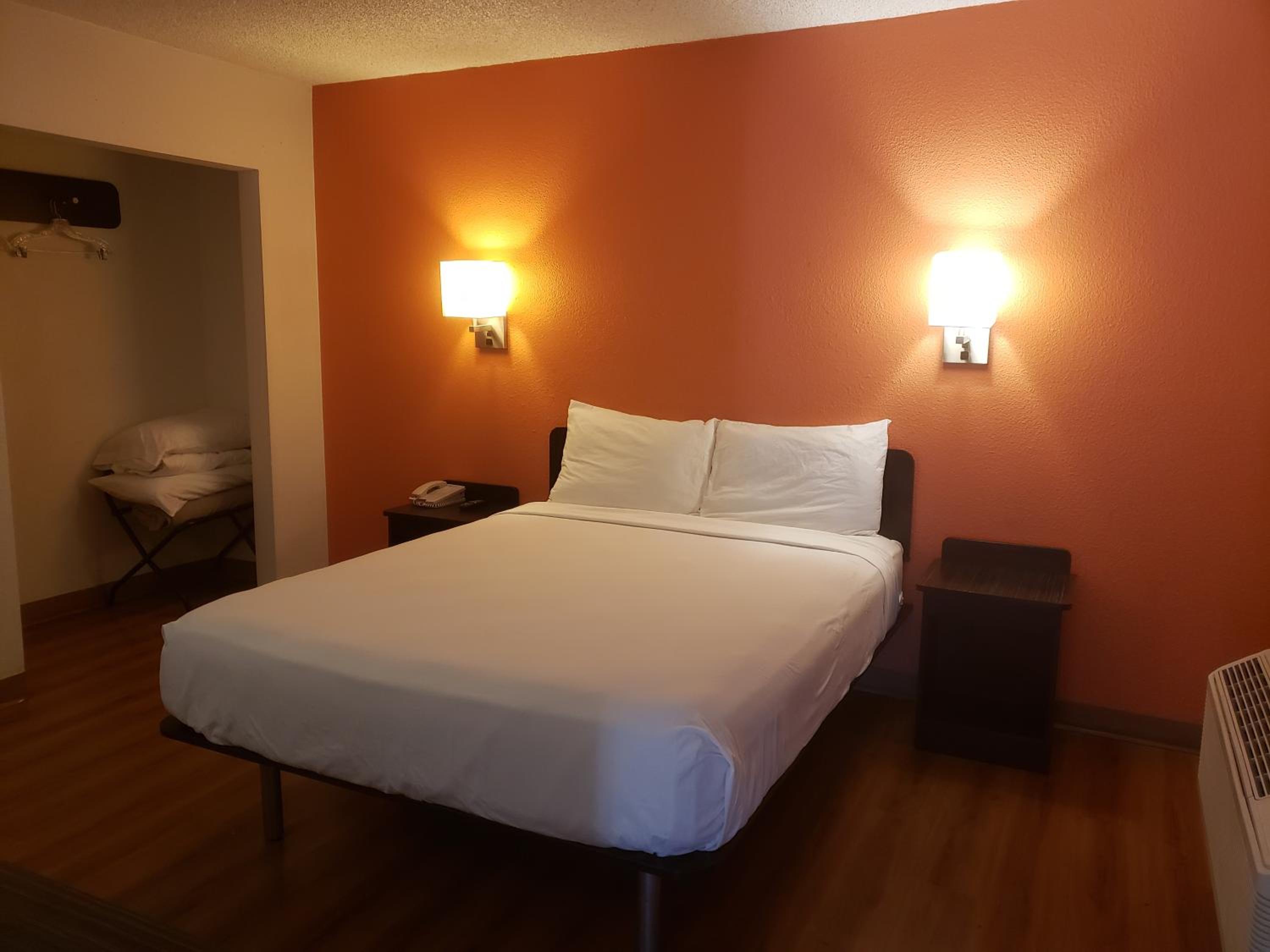 غرفة بسرير كوين، Motel6 Rancho Mirage CA Palm Springs 10/10