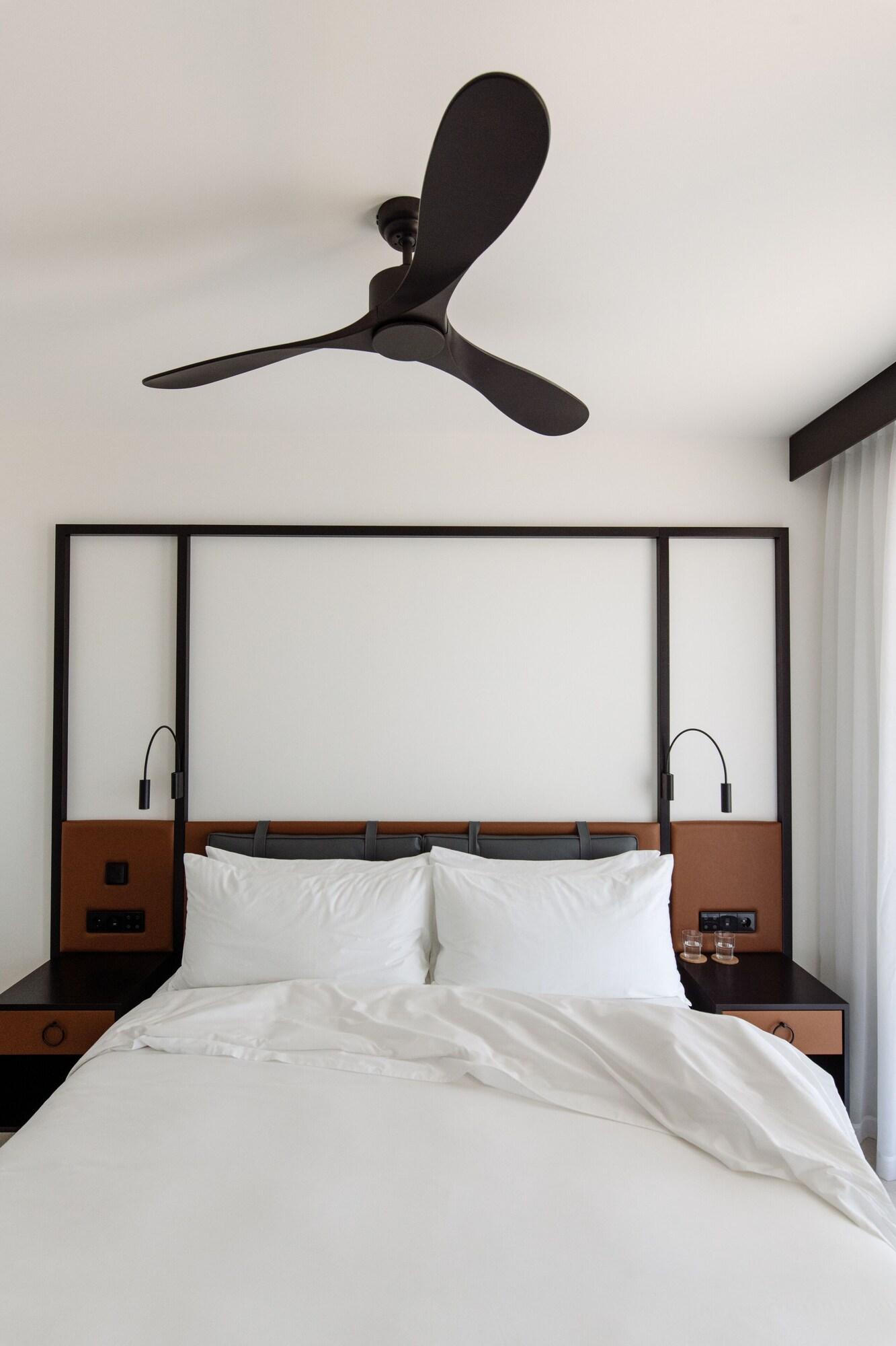 Deluxe, King Bed