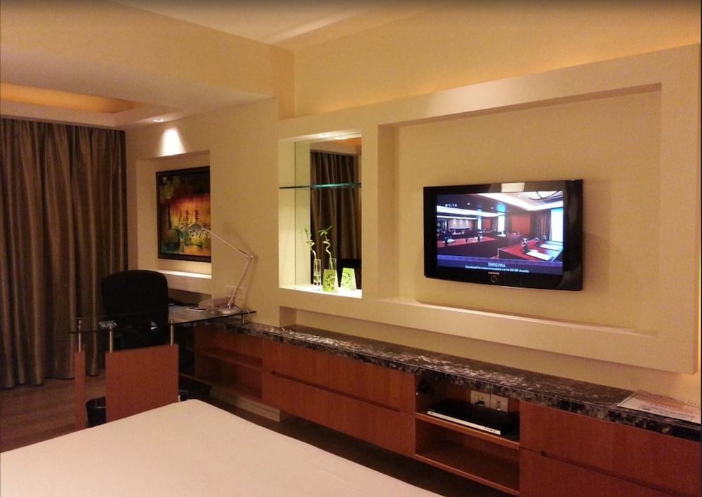 TAJ CLUB HOUSE 5/50