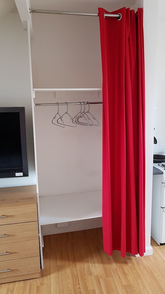 Quality Accommodation 27/50
