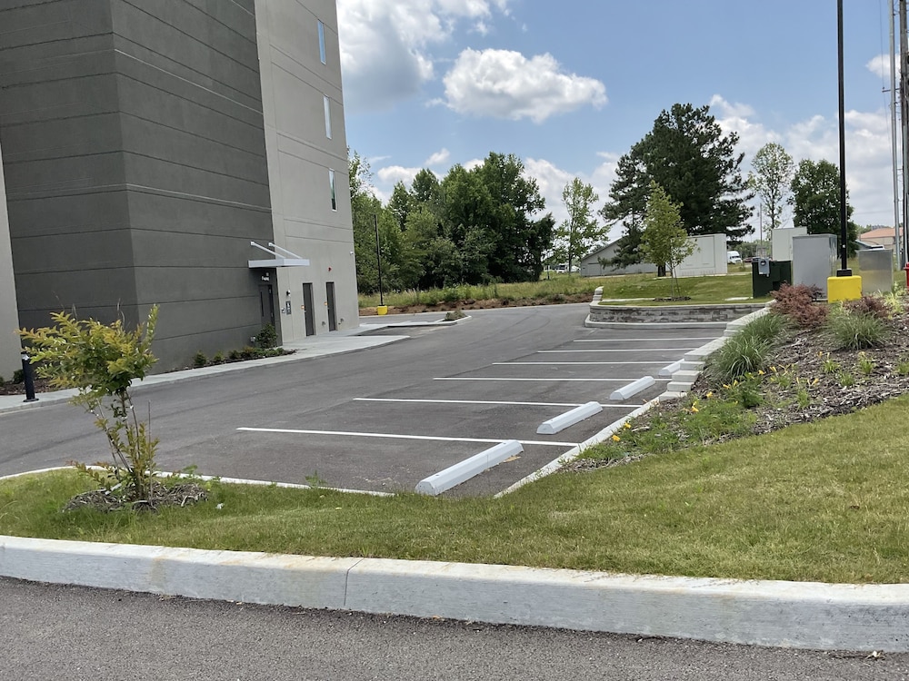 La Quinta Inn & Suites by Wyndham Manchester / Arnold AFB 35/42