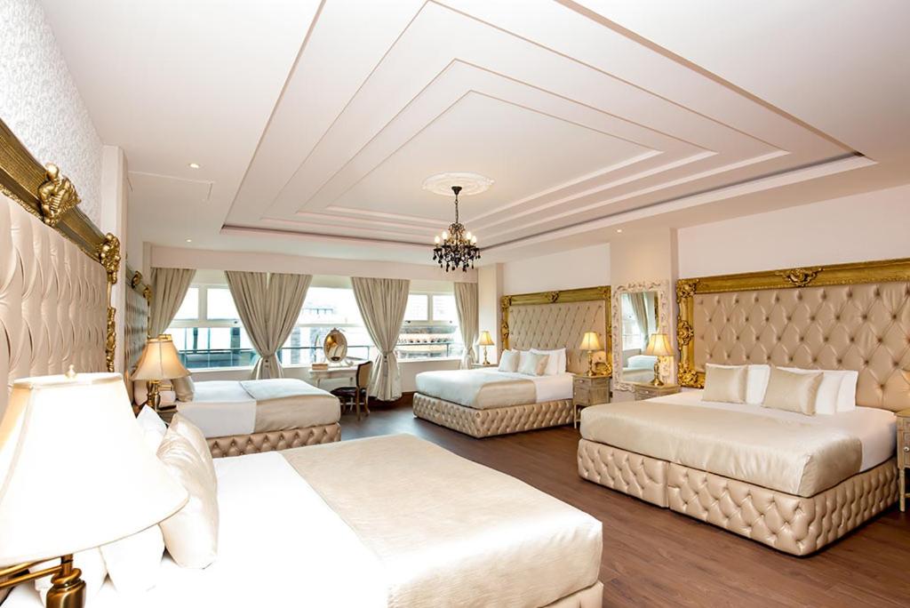 Theme, Double Bed