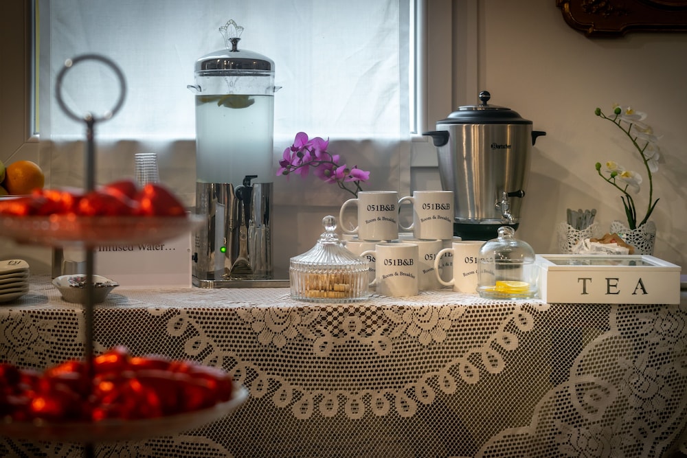 051B&B Room & Breakfast 12/50