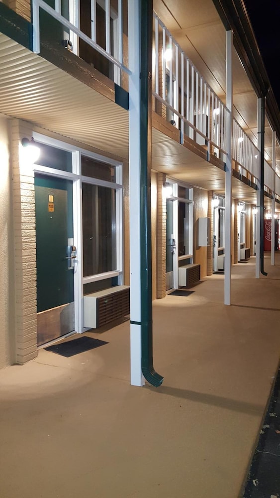 BUDGET INN ELLIJAY 2/37