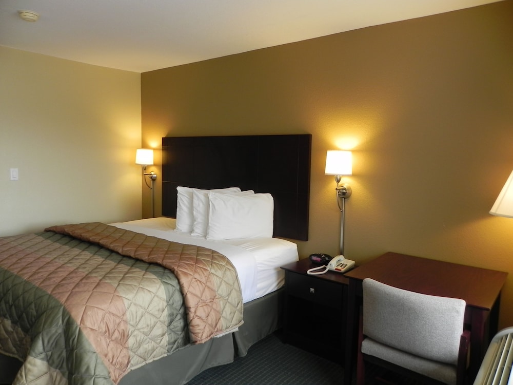 Relax Inn &amp; Suites 15/82