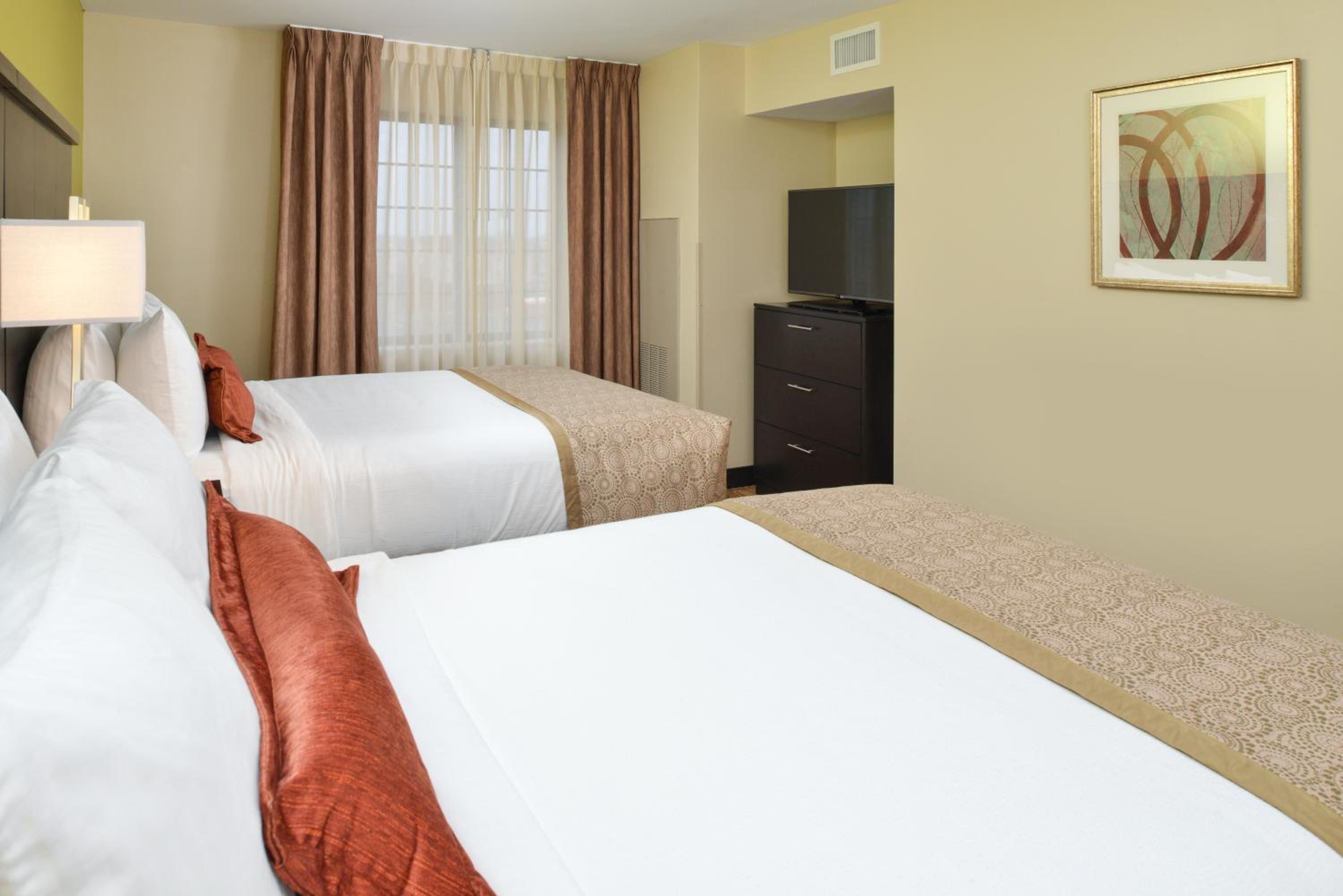 2 Bedrooms, Suite