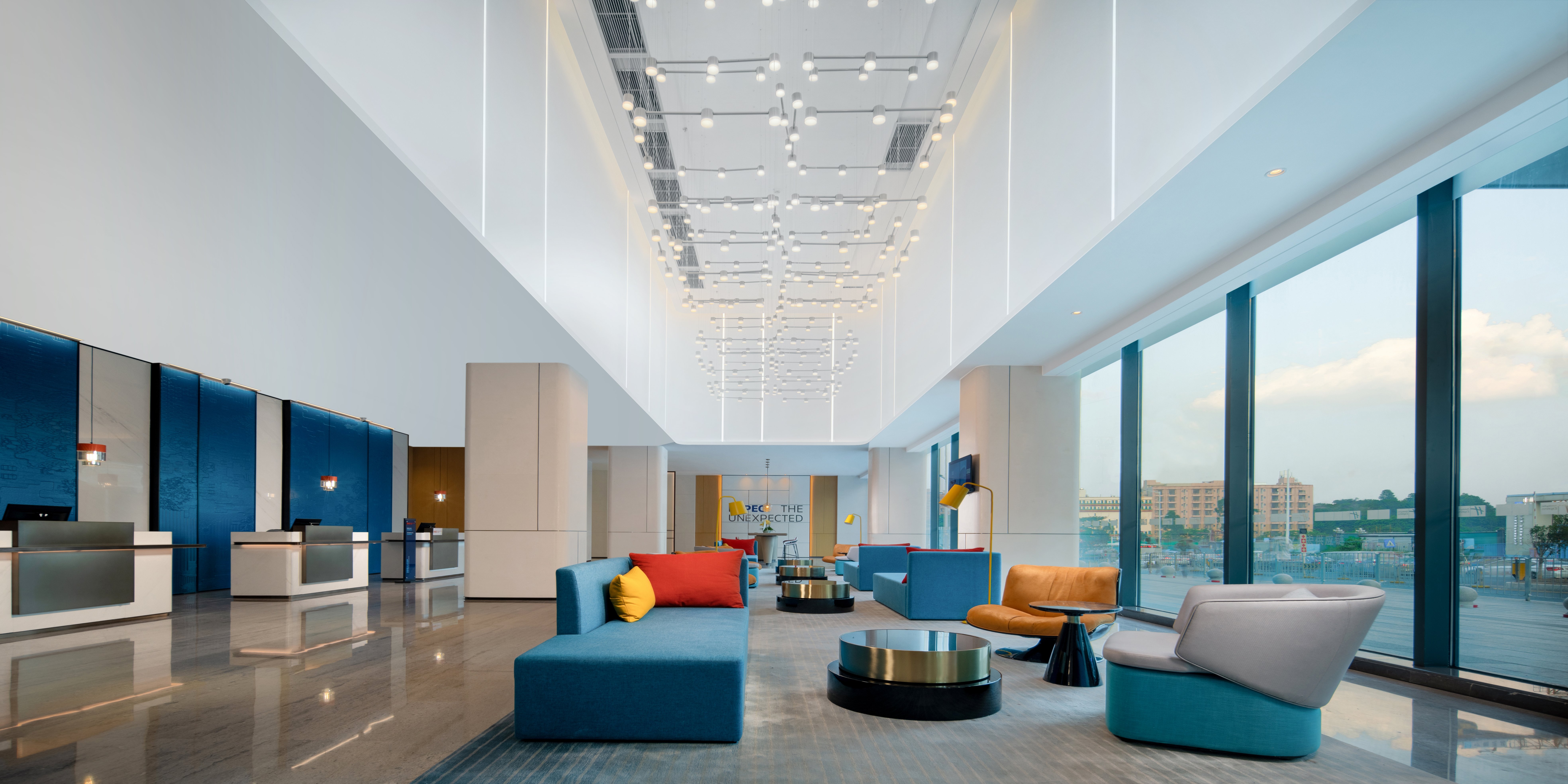 Holiday Inn Express Shenzhen Longhua 55/77