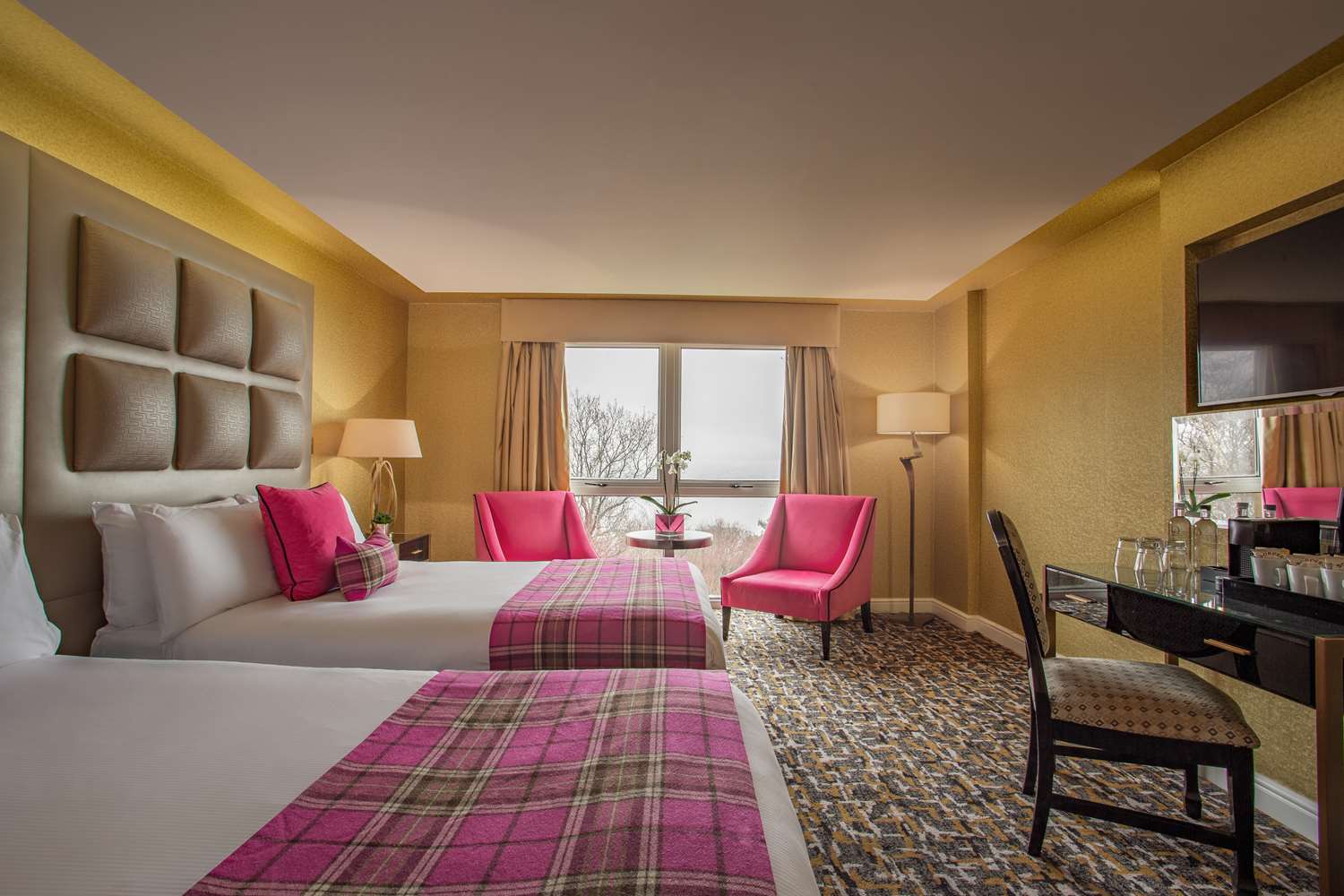 EXECUTIVE, 2 DOUBLE BEDS