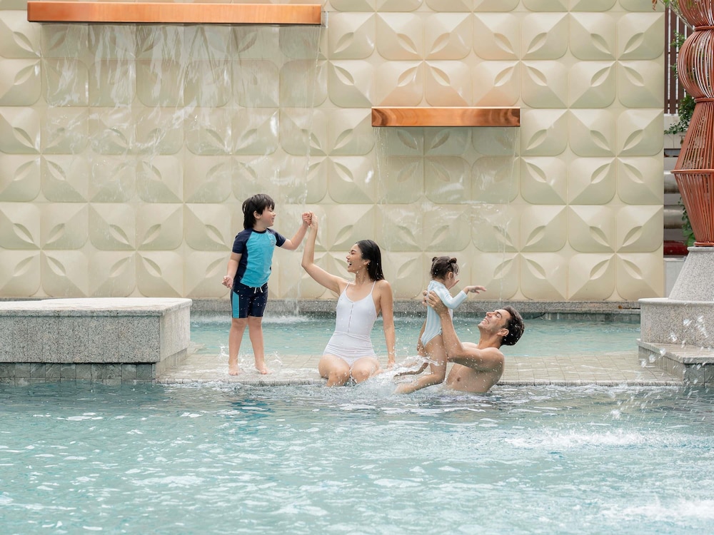 Novotel Living Bangkok Sukhumvit Legacy 38/77