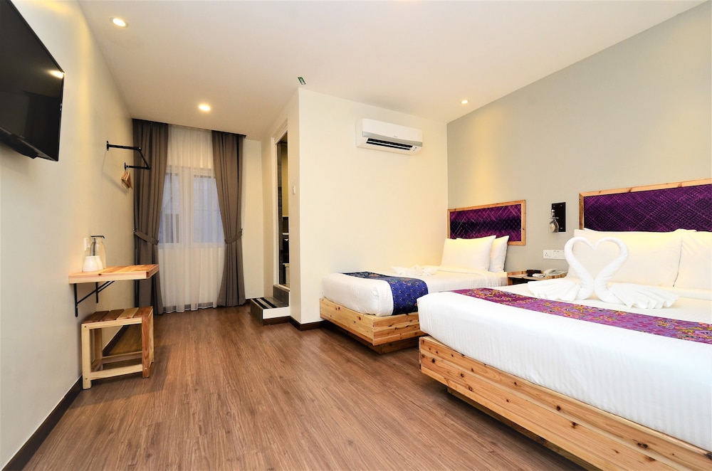 Artisan Eco Hotel 12/49