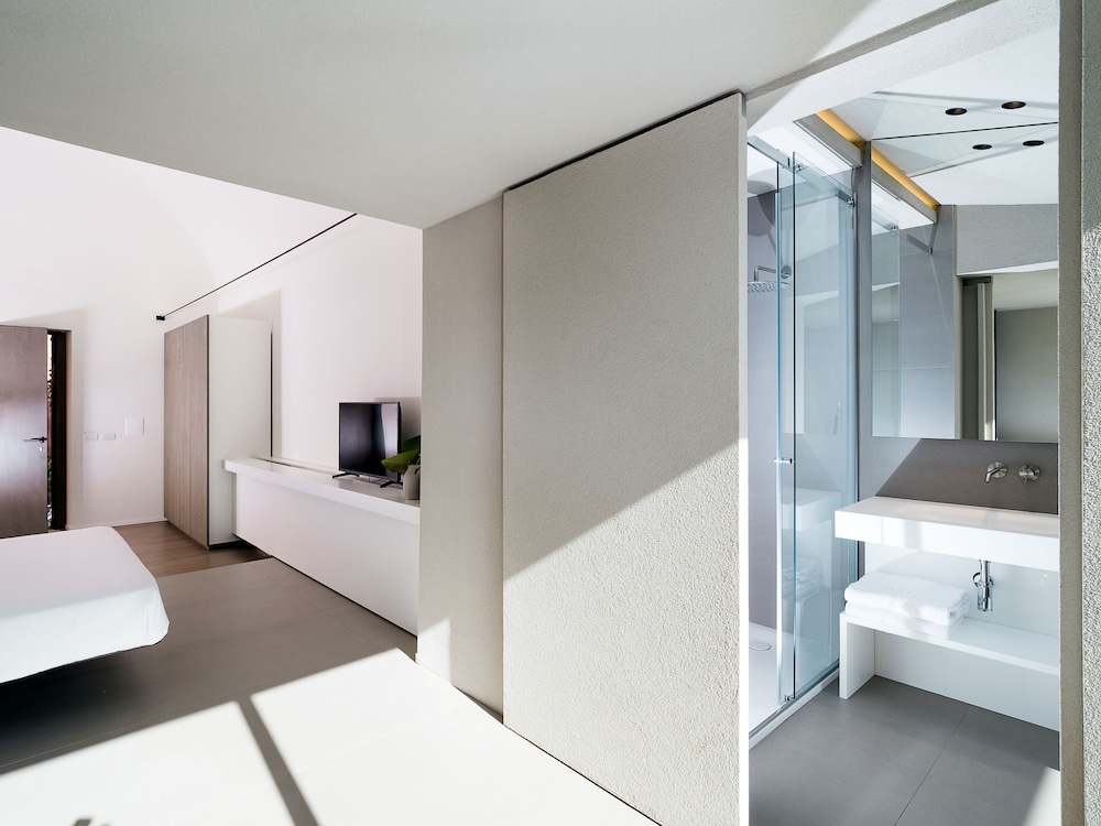 Zash Country Boutique Hotel 68/69