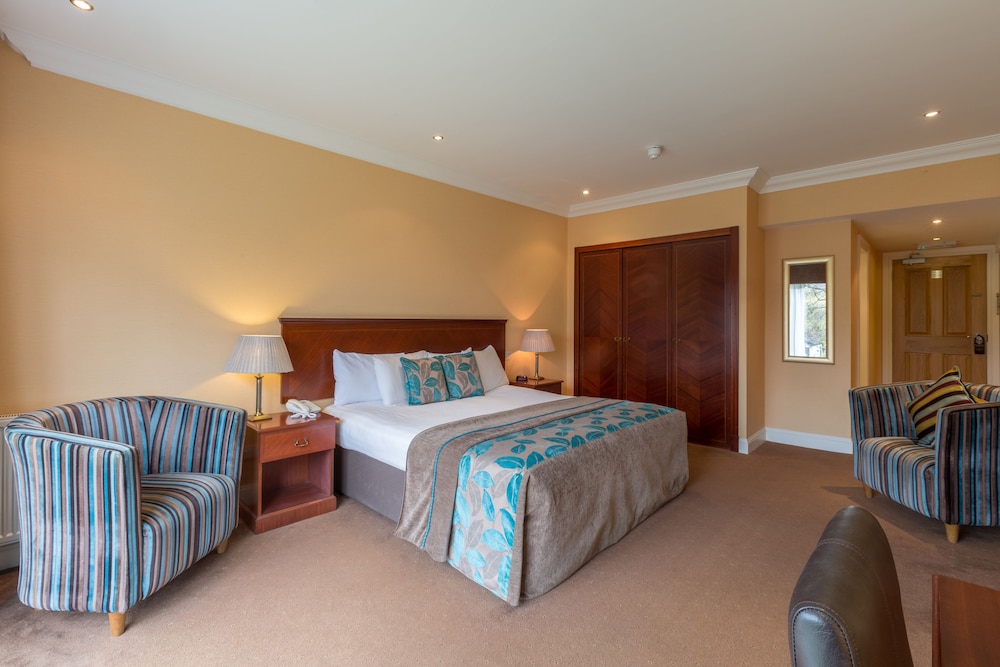 CASTLE, EXECUTIVE, DOUBLE OR TWIN BED, GARDEN OR COURTYARD VIEW