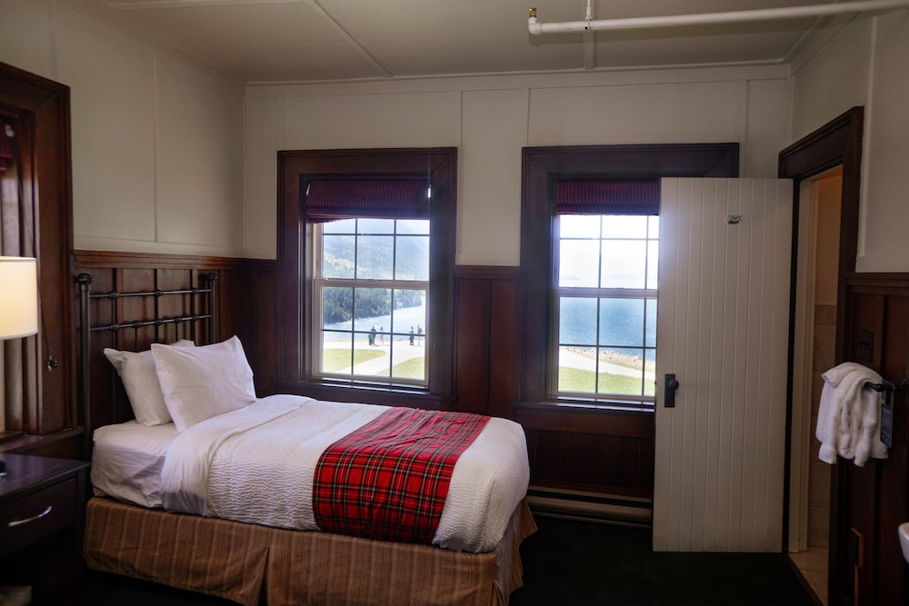 Prince of Wales Hotel 12/57