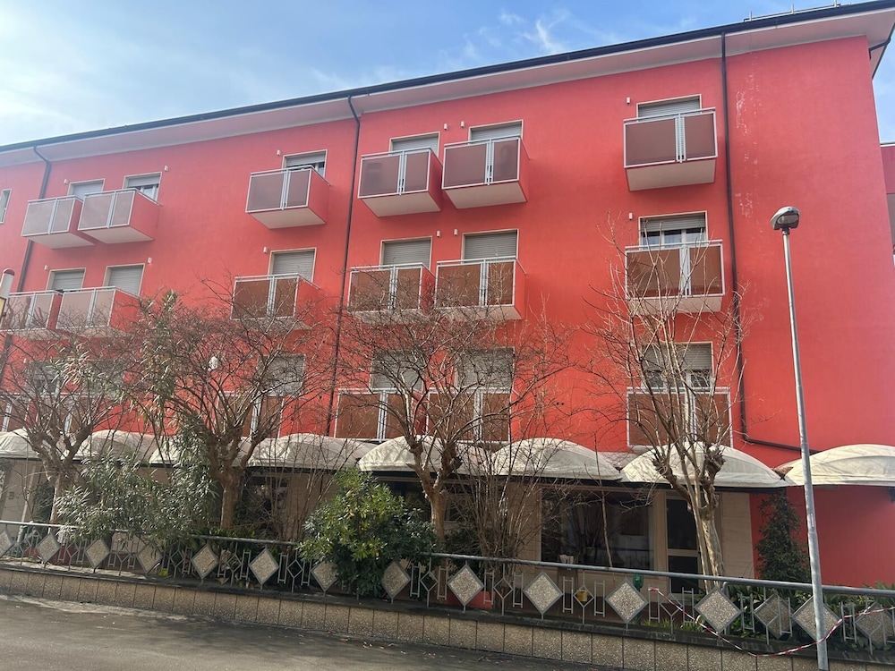 Hotel Aron 4/50