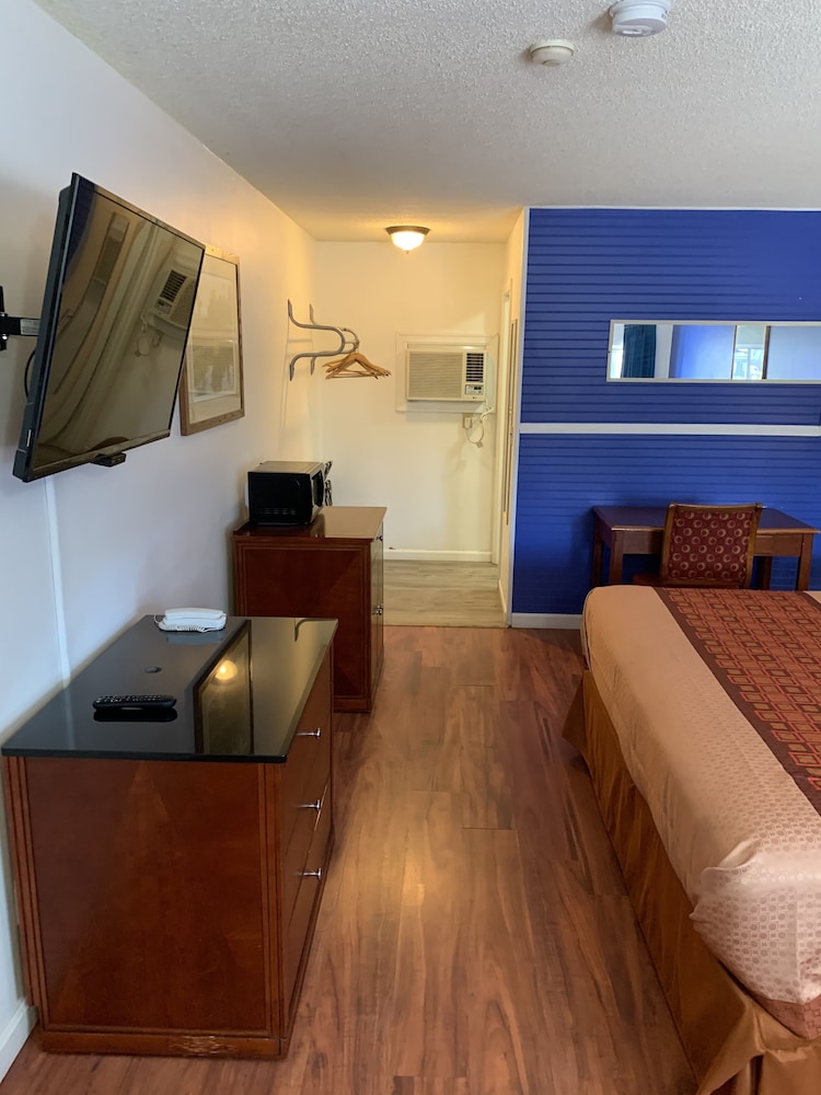 Magnuson Hotel Hampton NH 28/35
