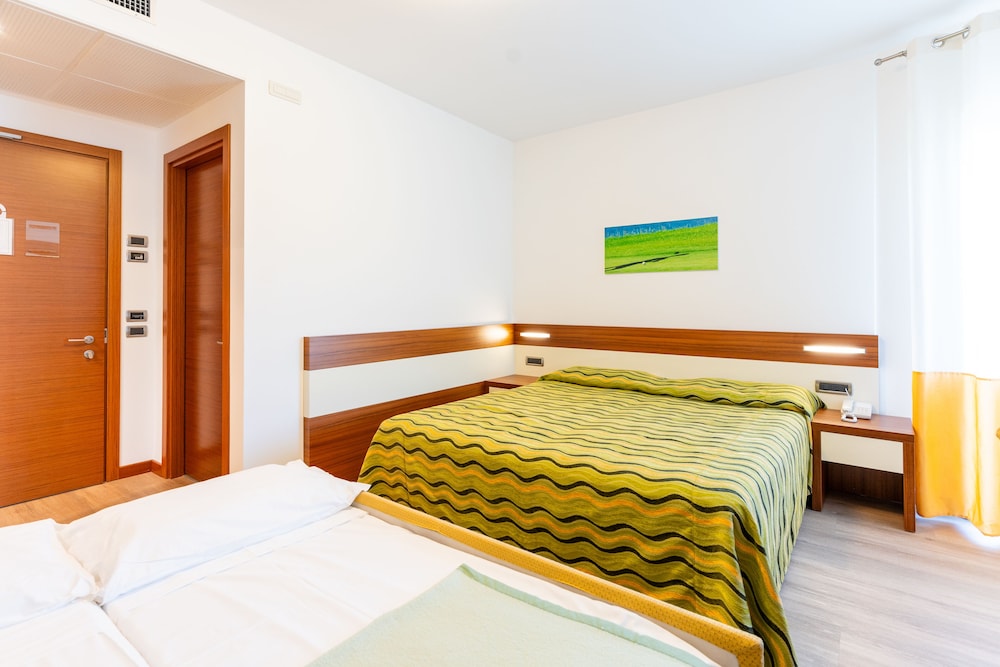 HOTEL MAREGOLF 12/46