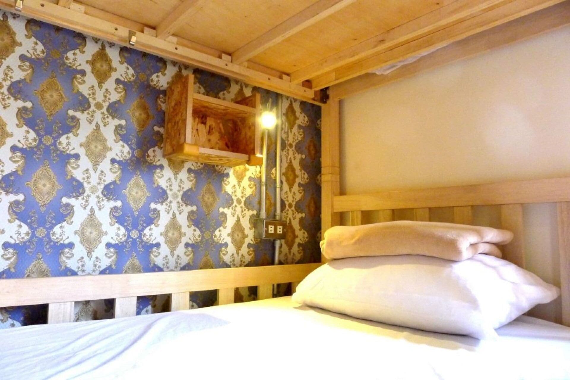 FEMALE DORM, FEMALE ONLY, BASIC, SHARED BATHROOM