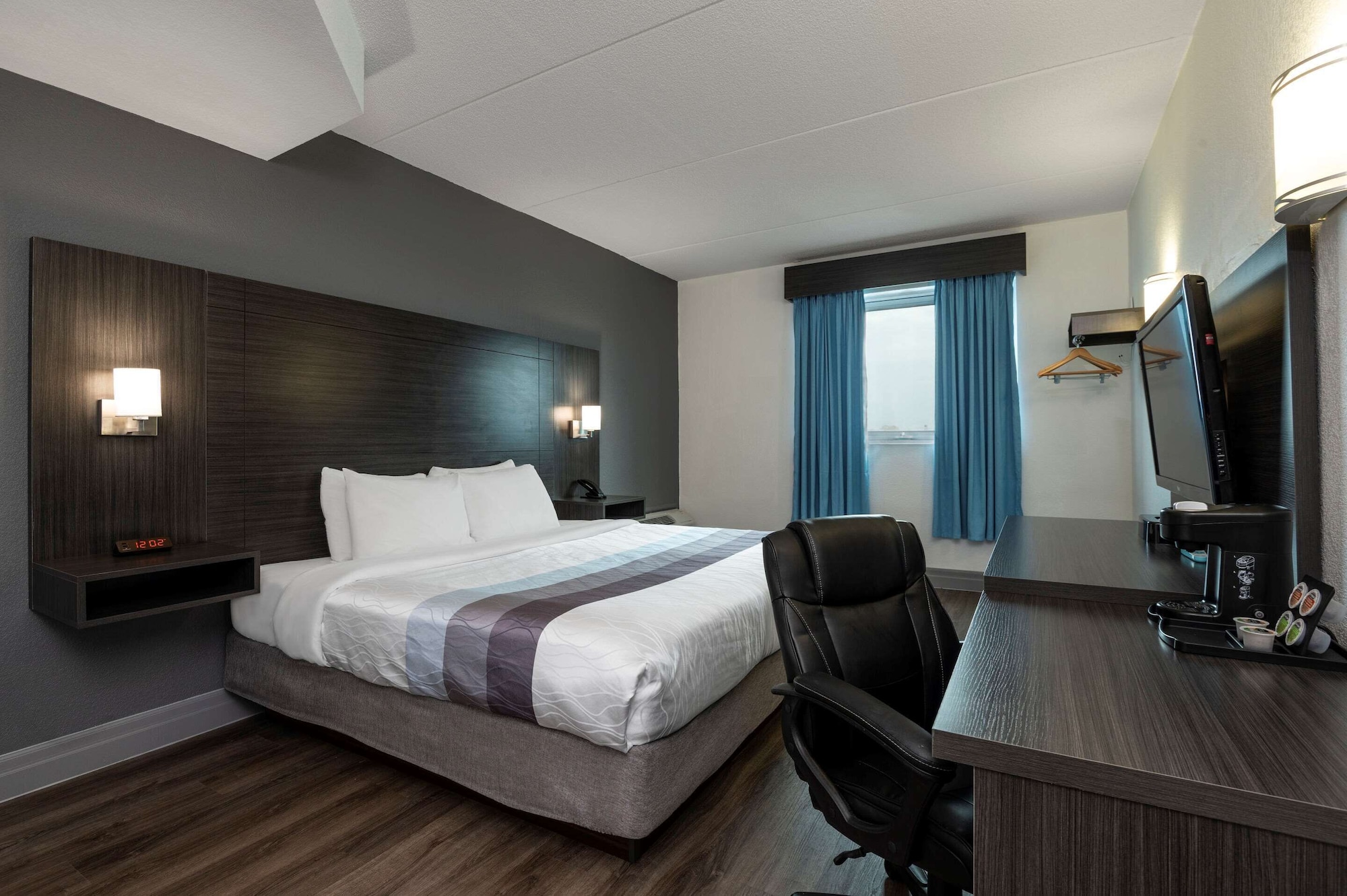 STANDARD, QUEEN BED