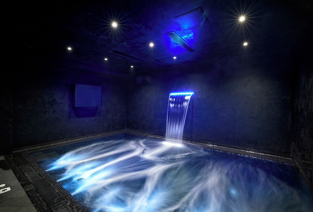 SIGNATURE, SUITE, PRIVATE POOL, BALCONY