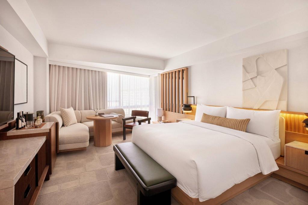 Guest Room, Premier, King Bed, Skyline View