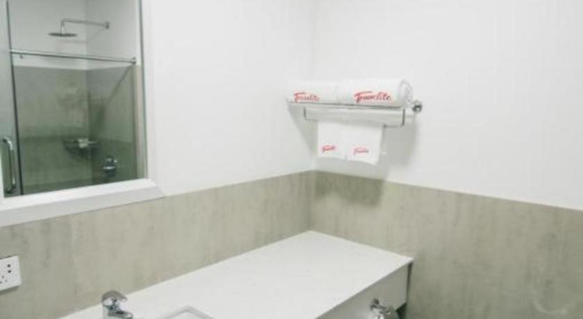 Travelite Express Hotel 32/33