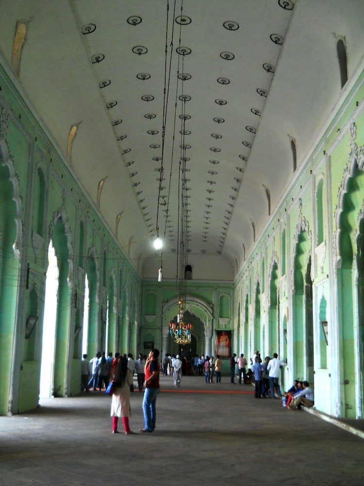 Mohan Hotel 26/33