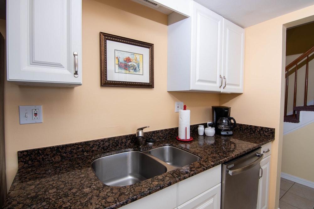 PALM BEACH WATERFRONT SUITES 57/67