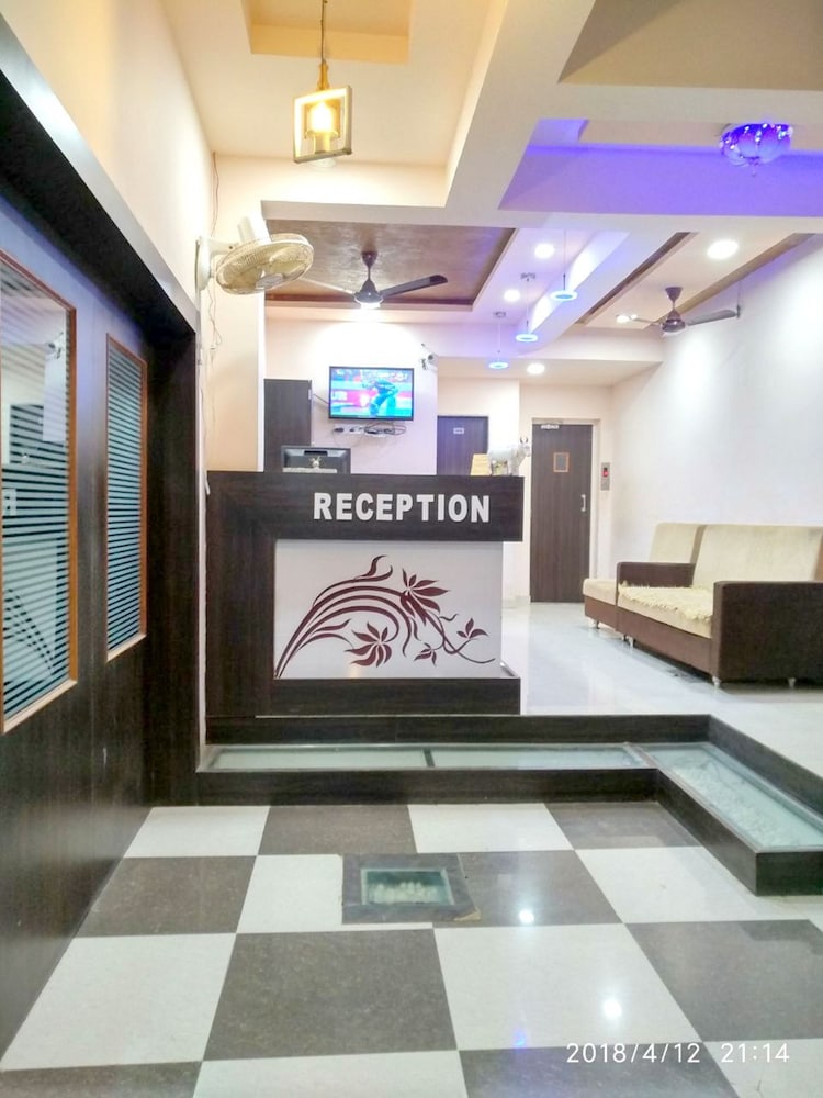 Hotel Gayatri By Sky Stays 2/22