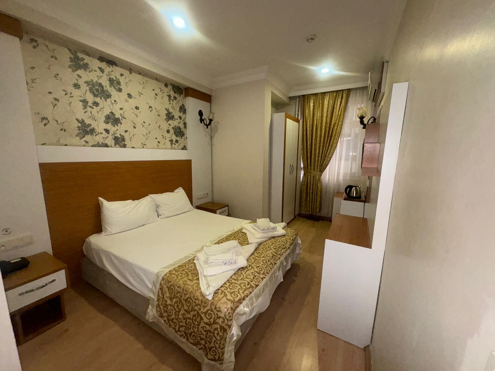 Standard, French Bed